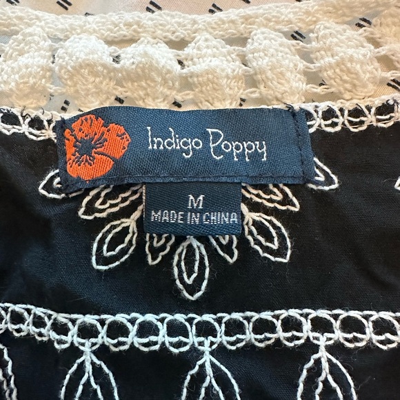 Indigo Poppy Black and White Embroidered Floral Top Size M #1798 - Picture 7 of 8